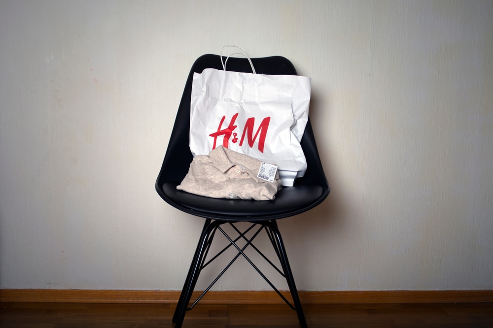 H&Mが試みる、包装のニューノーマル。再利用可能な紙の包装へ