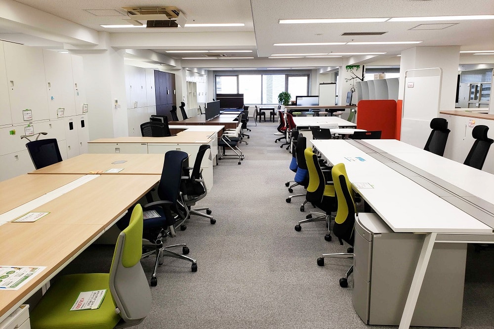 オフィス家具にリユースという選択を。三菱地所の新事業「エコファニ」に学ぶ、循環型事業のつくりかた