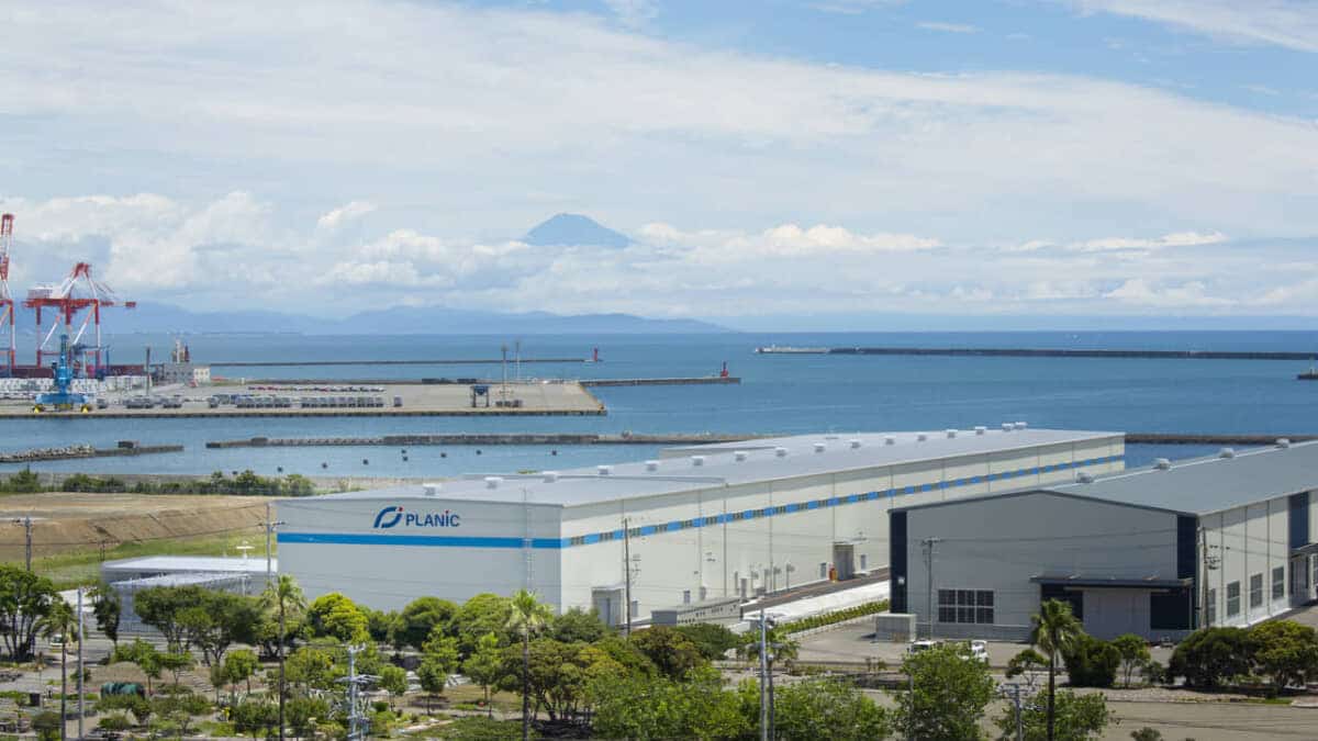 プラニック御前崎工場が本格稼働開始。国内最大級のプラスチックリサイクル工場