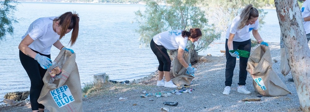 英テスコ、沿岸帯から回収したプラスチックごみを鮮魚の容器包装に使用開始