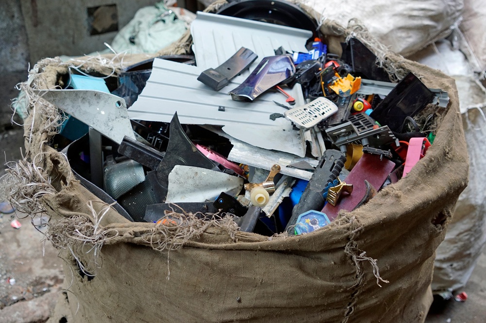 データベース「PlastChem」が公開。プラに含まれる化学物質をマッピング