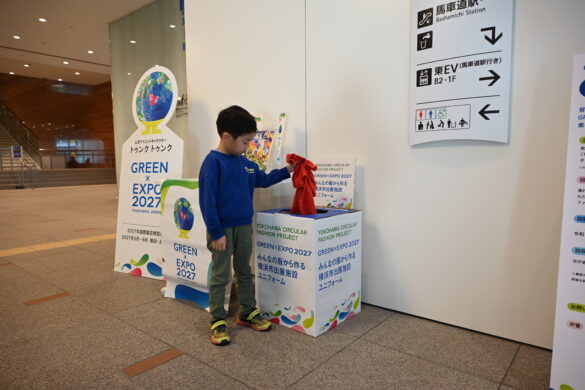 衣類投函の様子