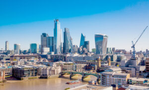 ロンドン市、港湾跡地で建設資材のリユース拠点を開設。循環型住宅地の取り組みも