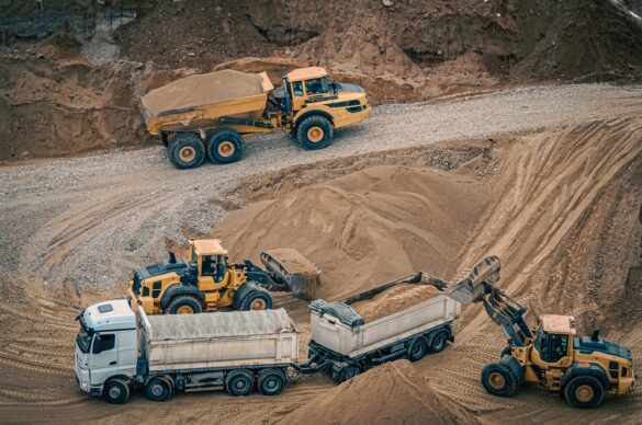 採石作業のための重い建設機器