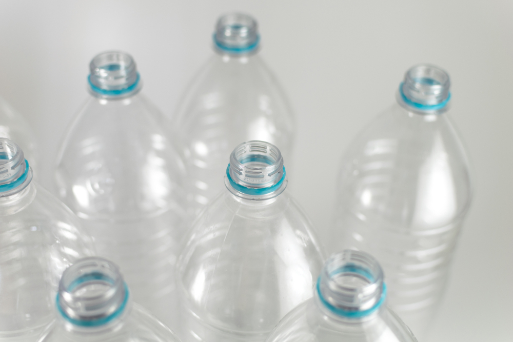 経産省、ペットボトルのラベルレス単品販売解禁を検討