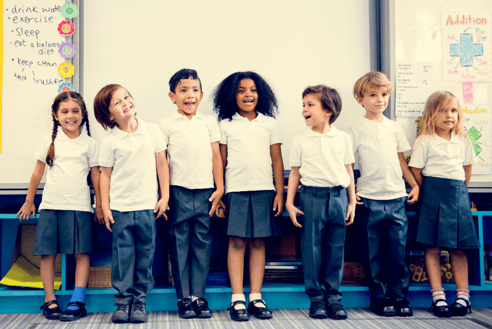 ロンドン、学校制服の廃棄削減と家庭の負担軽減を目指す新制度を導入