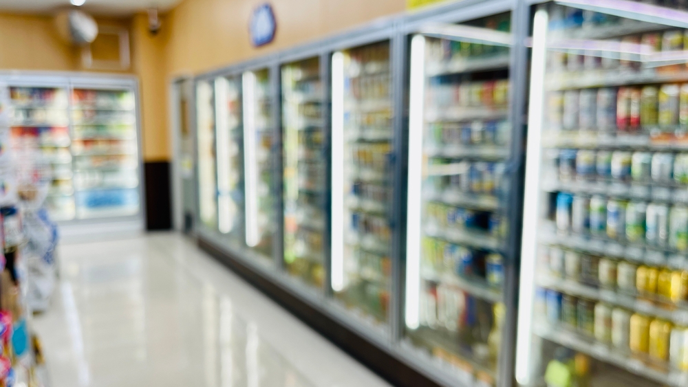 清涼飲料5社、納品時の賞味期限緩和に向けた取り組みを開始。セブンイレブンなど流通企業と連携