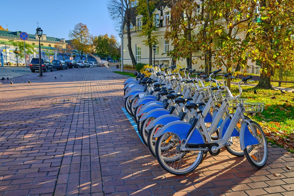 2027年末までに欧州431都市で義務化へ。車両規制と自転車活用を促す、欧州委の新都市モビリティ計画ガイドライン